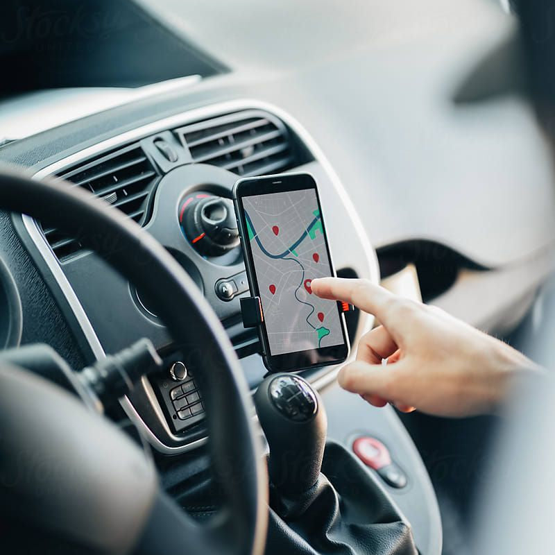 Private Car Charter vs. Rideshare Apps: What's Better for Tourists?