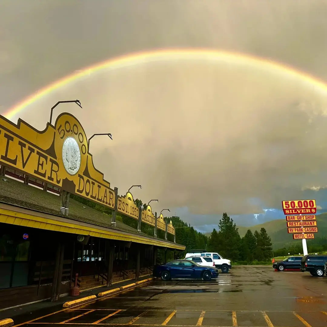 5 Days Round Trip from Seattle to Yellowstone National Park Luxury Small Group Tour