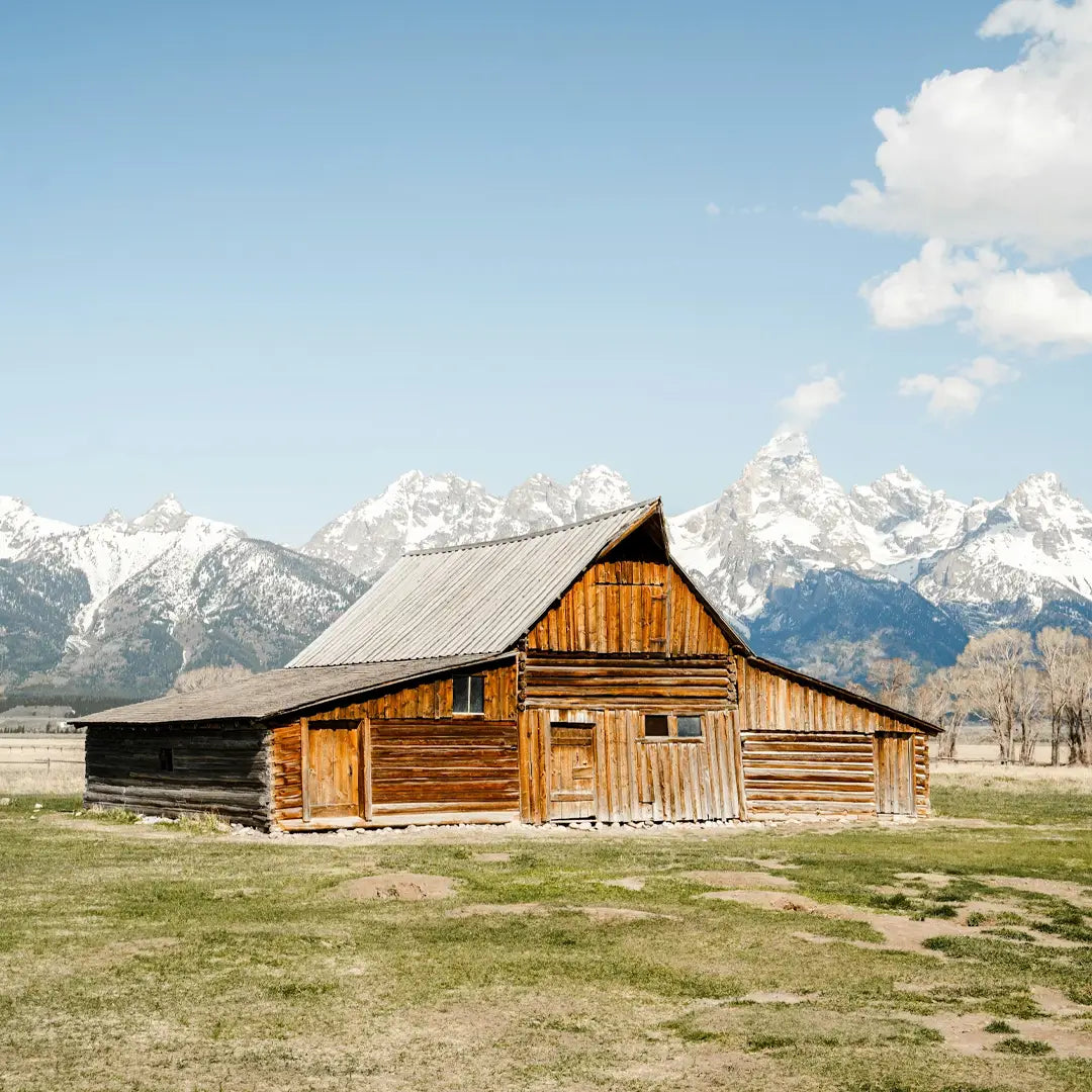 Yellowstone Ultimate Experience: National Parks, Luxury Stays & Iconic Wonders