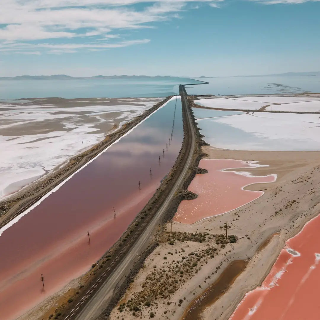 Yellowstone Ultimate Experience: National Parks, Luxury Stays & Iconic Wonders