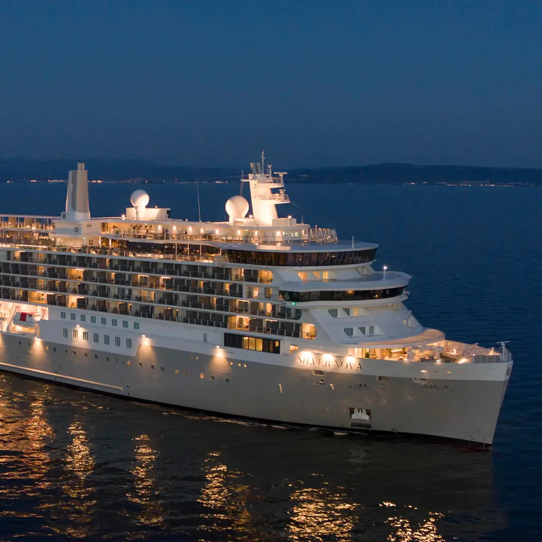 Australia's City Lights & New Zealand's Fjord Voyage